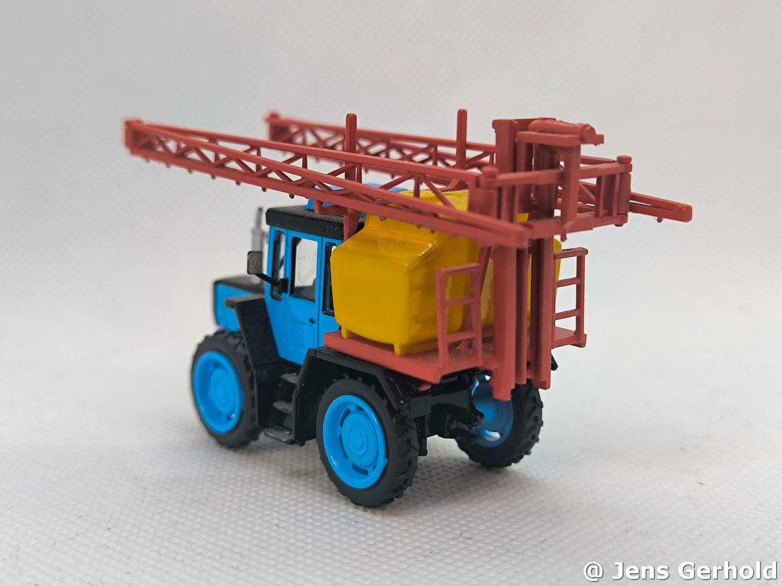 MB Trac 1400 mit Großflächenspritze